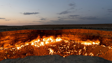 Darvaza Fire Crater - obrazy, fototapety, plakaty