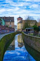 Fototapeta na wymiar Alter Kanal und Turm in der Altstadt von Düsseldorf