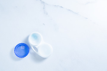 視力矯正・コンタクトレンズを眼に付ける。メガネと付け替え。コンタクトレンズの洗浄。