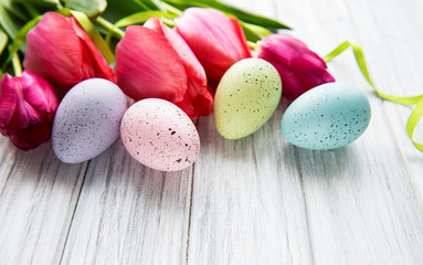 Obraz na płótnie Canvas Spring tulips and easter eggs