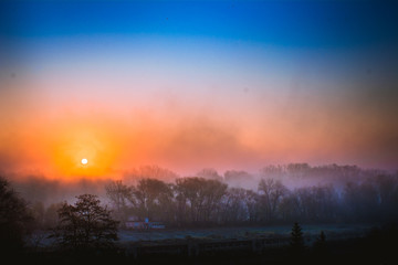 Obraz premium Spring sunrise in the fog