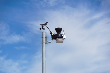 Obraz premium Devices meteorological station on the blue background of the sky