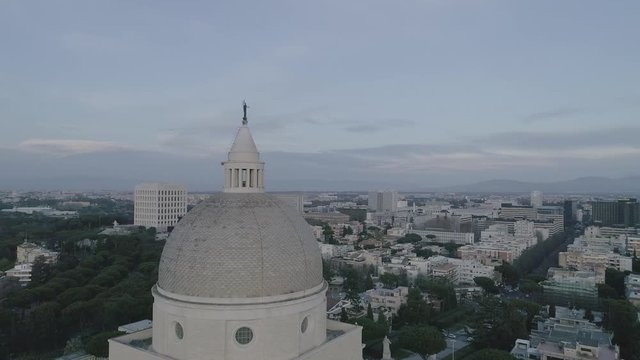 Inquadratura aerea di una chiesa, Eur, Roma-4k