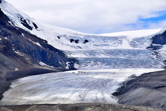 Athabasca Glacier , Canada , Columbia Icefield , Icefields Parkway 