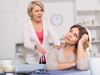 Obraz premium Mother scolds her adult daughter
