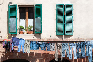 itFenster mit Wäsche © Ulrich