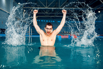 Swimmer hits the water, the splashes rises up