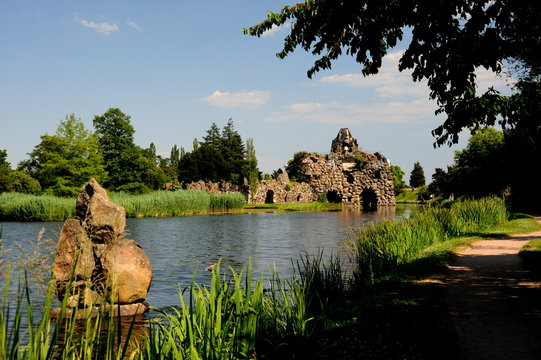 W&ouml;rlitzer Park, Grotte der Egeria