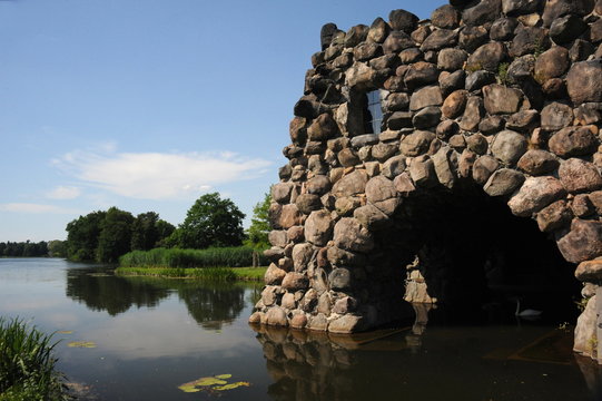 W&ouml;rlitzer Park, Grotte der Egeria