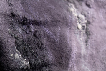 Anthracite and lilac felt fiber with a fancy interweaving of fibers and shades