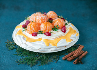 Pavlova cake