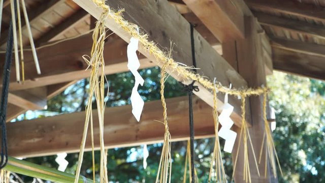 日本のお寺 神社 手水舎 紙垂