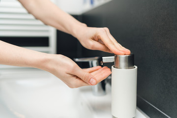 Seifenspender Hände waschen