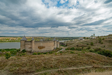 Fototapeta na wymiar Die Burg Kothyn im Oblast Tscherniwzi in der Ukraine