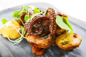 Grilled octopus with baked potatoes