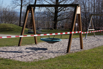 Fototapeta premium Spielplätze bereits abgesperrt wegen Corona-Virus