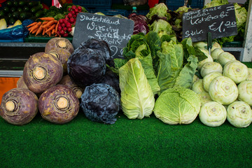 Fototapeta na wymiar Gemüse Auslage Markt