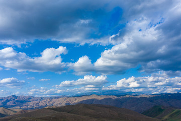 Fototapeta na wymiar Dramatic aerial view of clouds over mountains in Arvin California