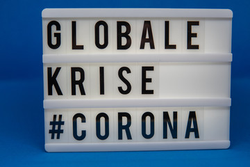 a light box with the inscription: GLOBALE  #CORONA