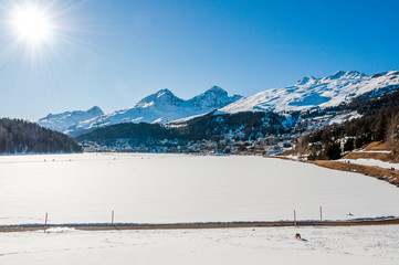 St. Moritz, St. Moritzersee, Engadiner Dorf, Corviglia, Piz Nair, Piz Julier, Winter, Wintersport, Winterwanderung, Oberengadin, Alpen, Graubünden, Schweiz