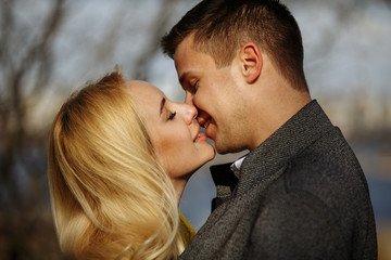 Fototapeta premium kisses of a couple in love in the park