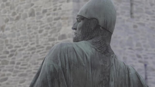 Statue Burg