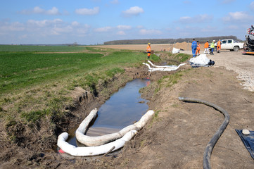 Dépollution de sols agricoles suite à fuite hydrocarbures pipeline. Protection nappe phréatique,...