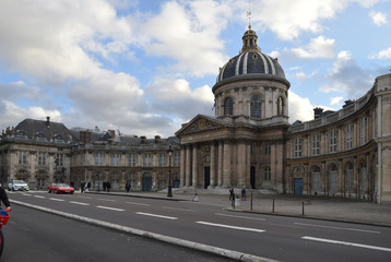 Fototapeta premium Paris, France : l'Institut de France, la coupole de l'Académie française.