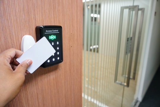 Electronic key card system to lock and unlock doors