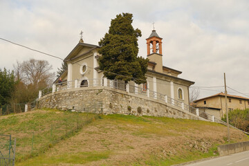 Fototapeta na wymiar Chiesa di Sant'Ambrogio a Brenno, Costa Masnaga