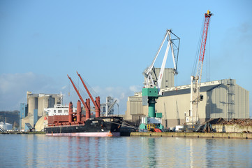 Obraz premium Port de Rouen, chargement de blé sur un cargo