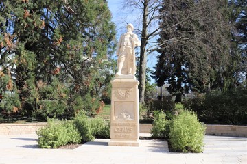 Monument aux morts de la première guerre mondiale 1914 - 1918 dans le parc Colandière à Genas -...