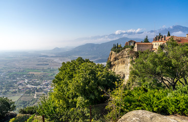 Obraz premium Greece monastery on cliff in Meteora, Greece