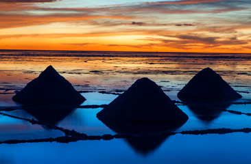 Salt pyramids