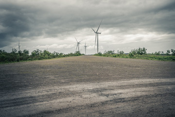 Whitelee Wind Farm is a windfarm on the Eaglesham moor in Scotland, with 215 Siemens and Alstom wind turbines and a total capacity of 539 megawatts (MW). Renewable energy.
