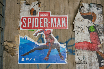 Obraz premium COLOGNE, GERMANY - CIRCA SEPTEMBER, 2018: PS4 - Marvel Spider-Man sticker on a wall in Cologne.