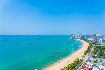 Fototapeta na wymiar Beautiful tropical beach sea ocean bay and architecture building in Pattaya city Thailand