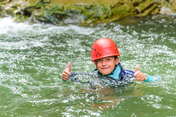 Daumen hoch für ein spassiges Canyoning-Abenteuer