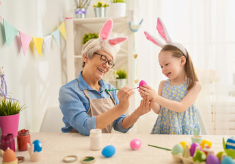 Naklejka premium family preparing for Easter