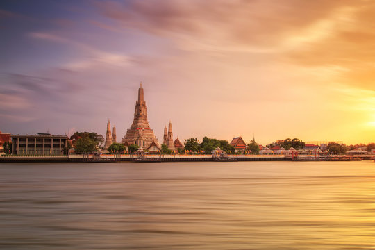 Wat Arun Ratchawararam Ratchawaramahawihan at sunset in bangkok Thailand. Landmark of Thailand