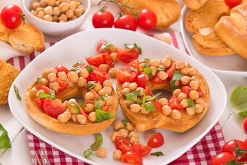 Friselle with tomatoes and chickpeas.