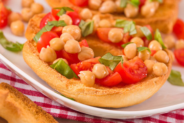 Friselle with tomatoes and chickpeas.