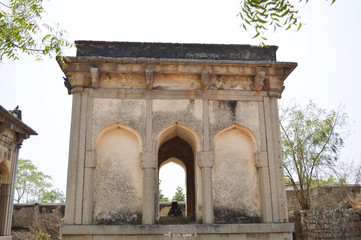 Obraz premium grave yards of golkonda abandon fort in hydrabad india