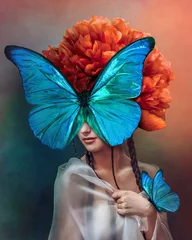 Foto op Plexiglas Vrouwen Surrealistisch portret van een vrouw met vlinders en pioenroos. Interieur fotokunst in art deco stijl. Mooie surrealistische kunstfoto met blauwe, oranje, groene kleur. Gemengde media.
