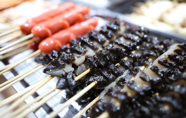 Scallops on wooden sticks for grilling.