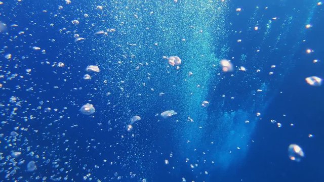 Air bubbles under water, 4k