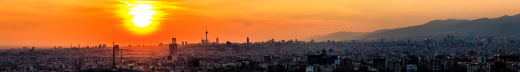 Obraz premium Colorful sunset of Tehran skyline.Tehran-Iran cityscape at the afternoon.