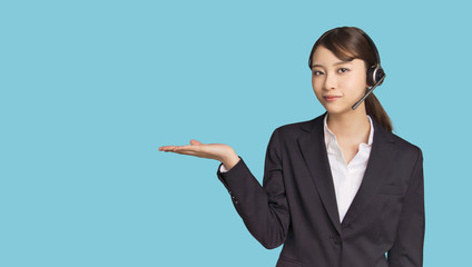 案内するオペレーター