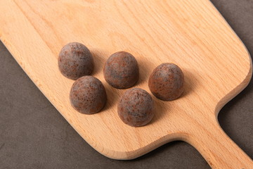 Homemade truffles are served in wooden trays