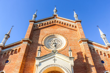 Fototapeta na wymiar Arcade, Italy. Arcitecture of catholic church (Parrocchia di San Lorenzo) in Arcade.